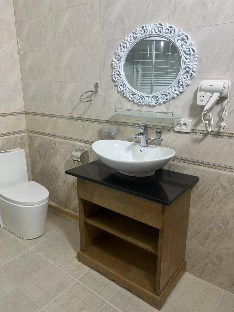 בוקורו Asia Central Boutique מראה חיצוני תמונה