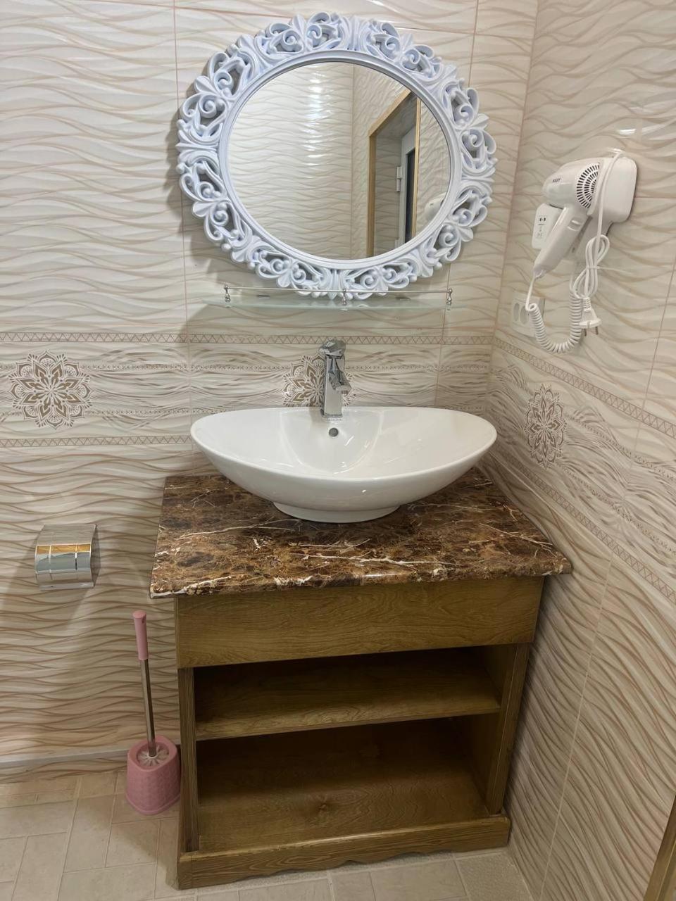 בוקורו Asia Central Boutique מראה חיצוני תמונה