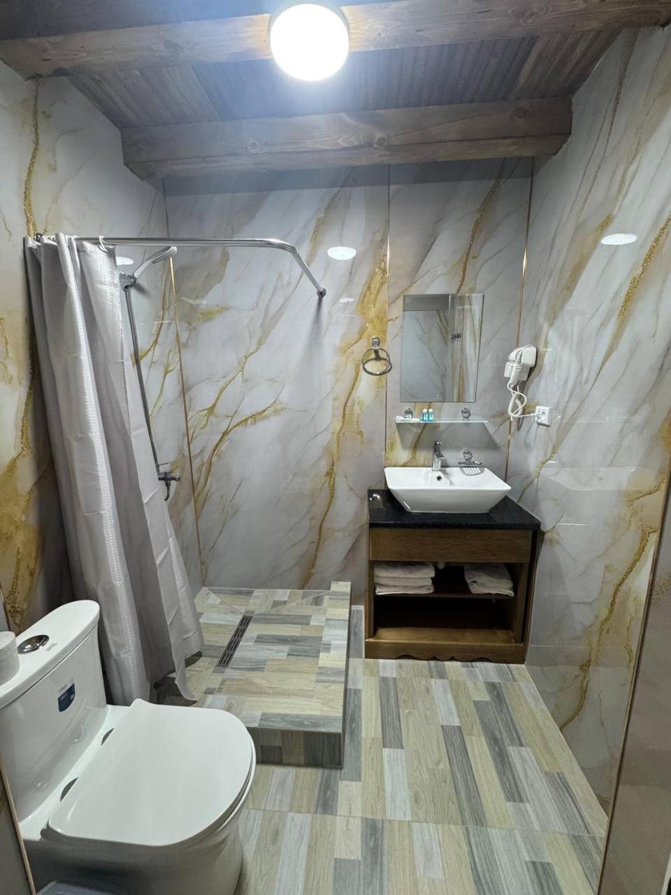 בוקורו Asia Central Boutique מראה חיצוני תמונה